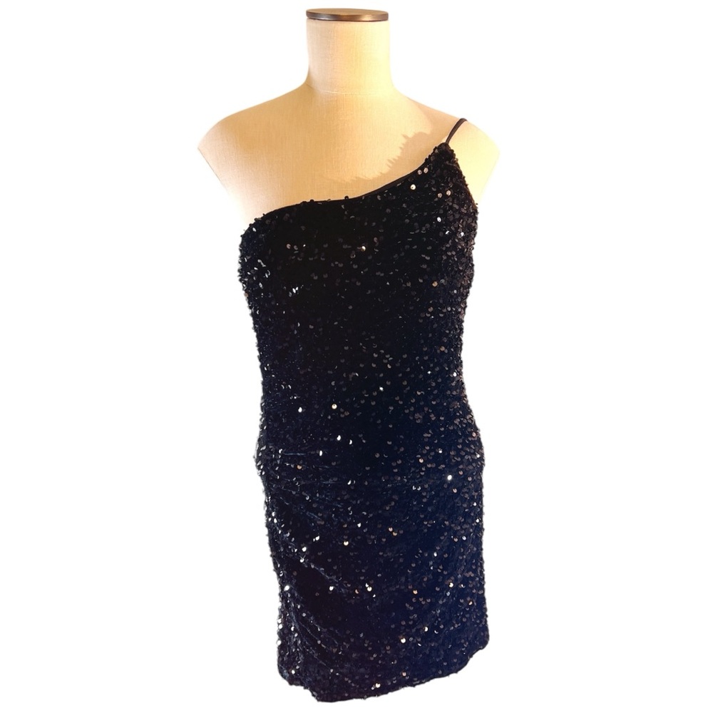 Lucy in the Sky Sequin Stretch Velvet One Shoulder Dress in Black Size M… - Picture 2 of 9